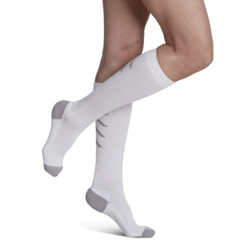 Picture of Athletic Recovery Socks Calf-White Medium 15-20mmHG, Closed Toe
